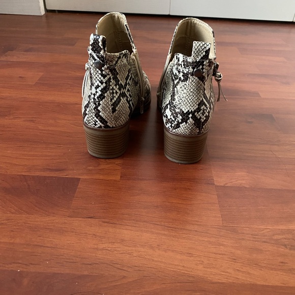 Faux snake print booties - Picture 5 of 5
